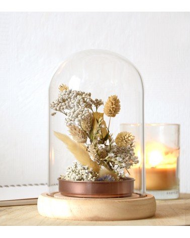 bouquet de fleurs séchées sous cloche de verre