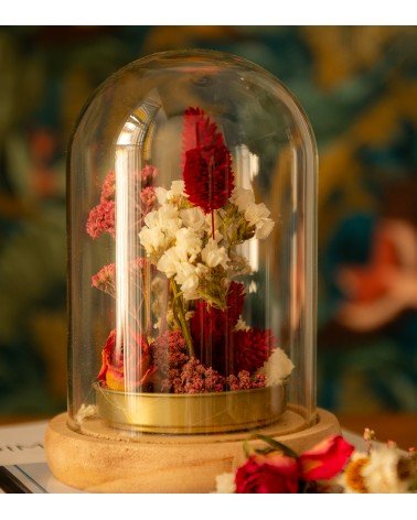 cloche de fleurs séchées rouge