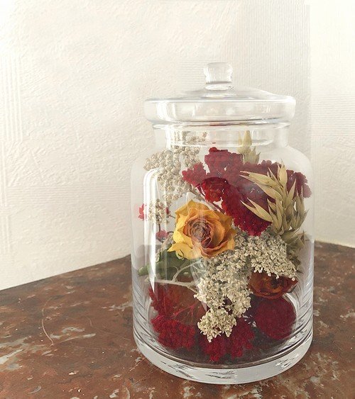 Bonbonnière décoration de fleurs séchées rouges