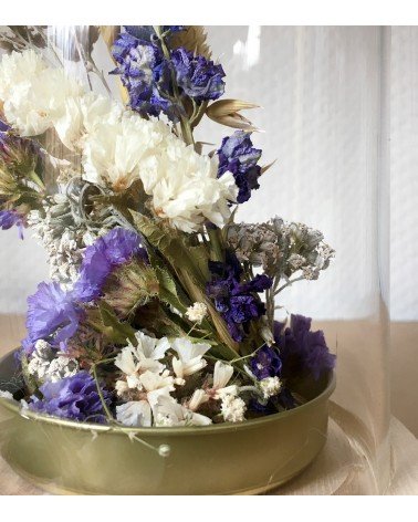 cloche de fleurs séchées bleues et blanches