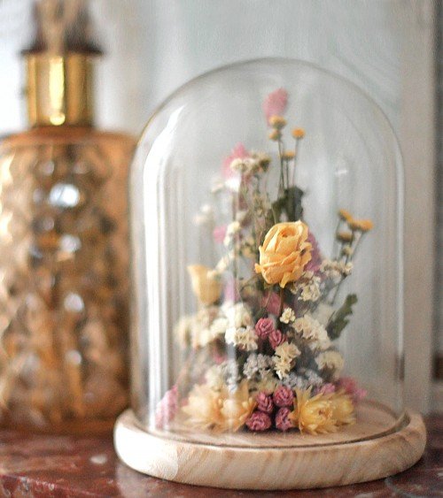 Cloche de fleurs séchées