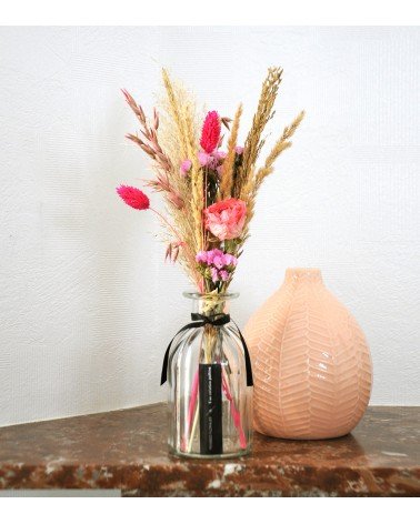 Bouquet de fleurs séchées et de graminées séchées roses et beiges