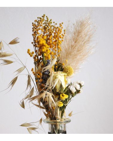 Bouquet de fleurs séchées avec graminées sechées