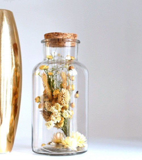 bouteille de fleurs séchées beige