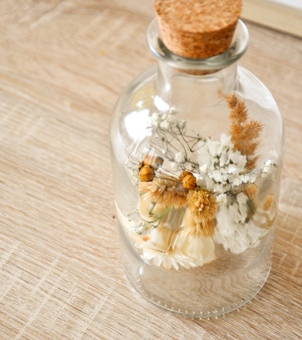 Flacons, bouteilles et tubes fleuris