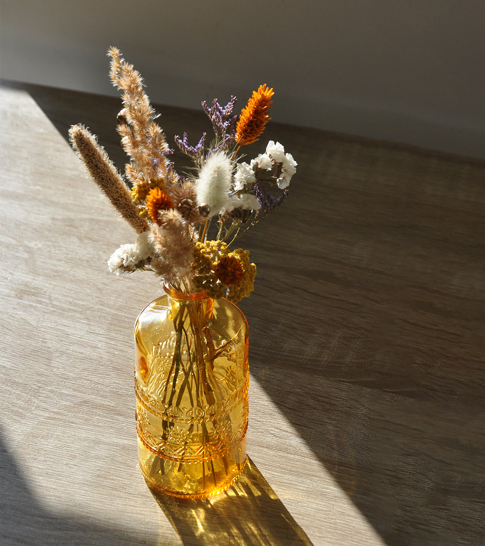 Ready-to-hang bouquet in vase